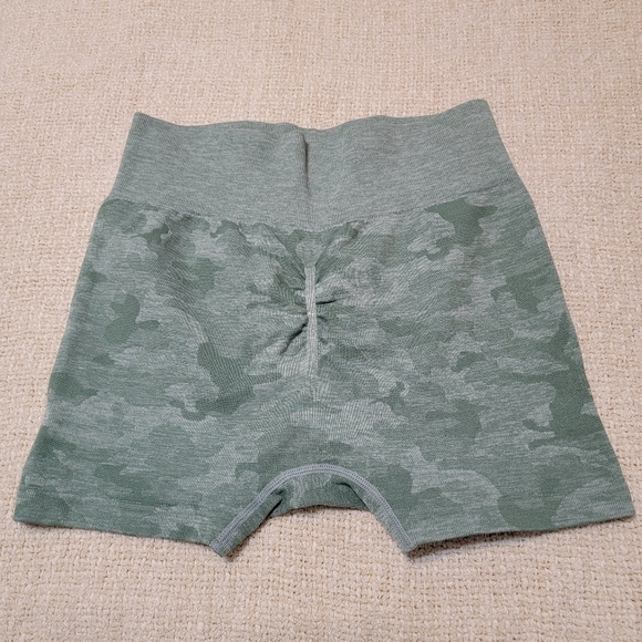 GREEN CAMO SHORTS - Picture 2 of 3